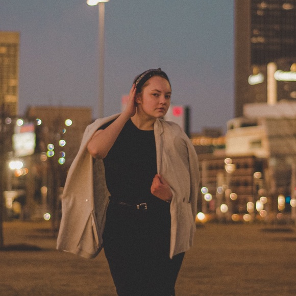 Meet your Posher, Anthea✨ - Picture 7 of 9